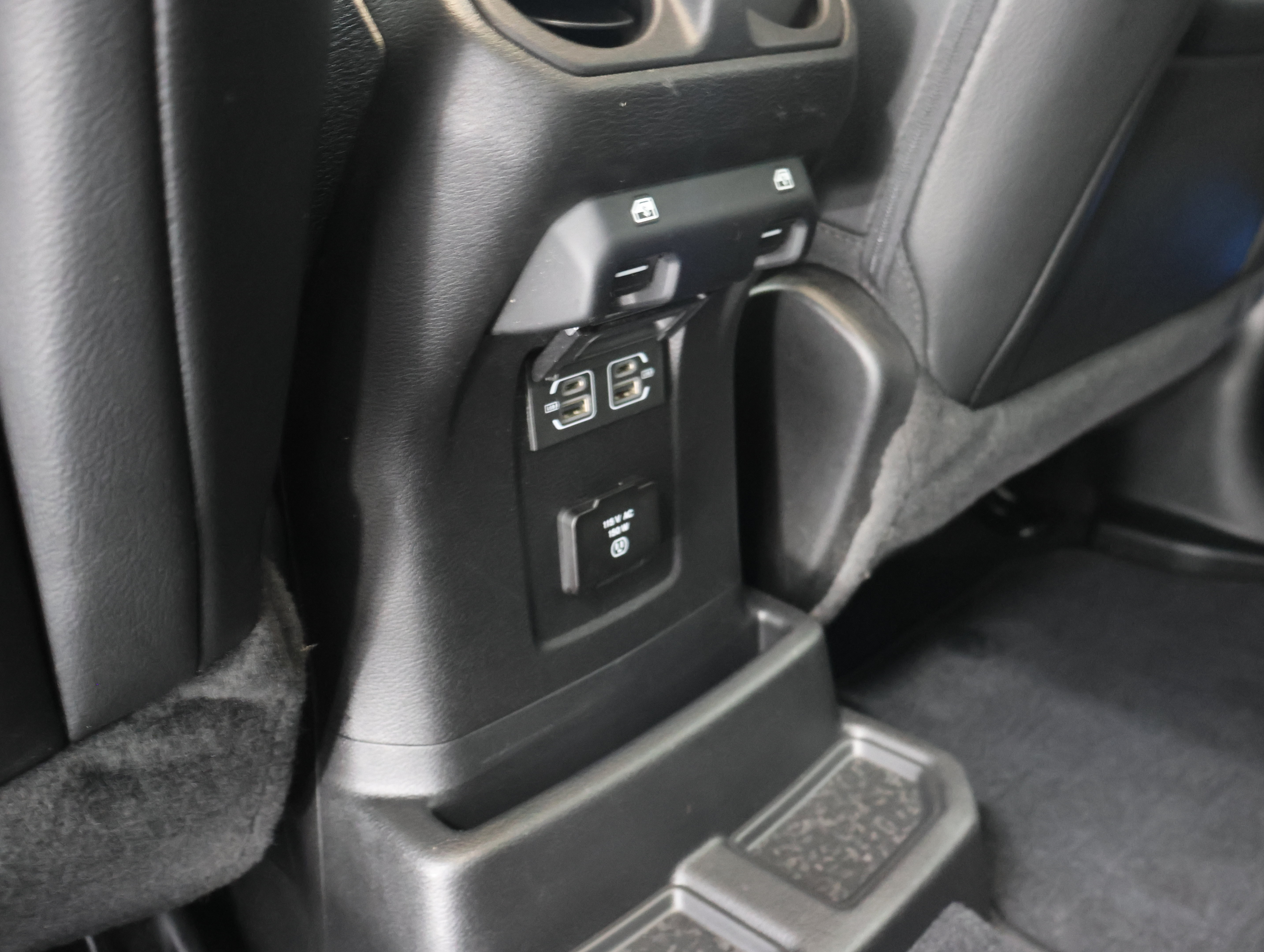 Used 2022 Jeep Wrangler Unlimited Sahara w/ LED Lighting Group AWD/4WD image 35