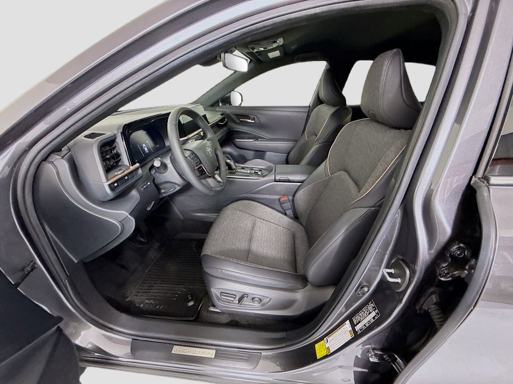 Used 2023 Toyota Crown XLE image 19