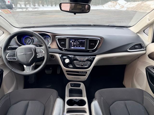 Used 2023 Chrysler Voyager LX image 21