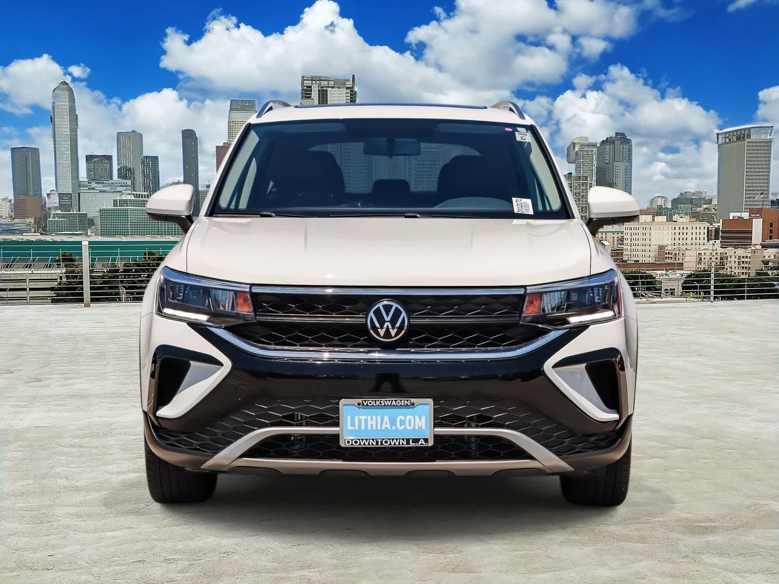 Certified 2022 Volkswagen Taos SE FWD image 2