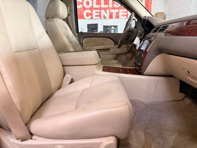 Used 2013 Chevrolet Avalanche LTZ AWD/4WD image 27