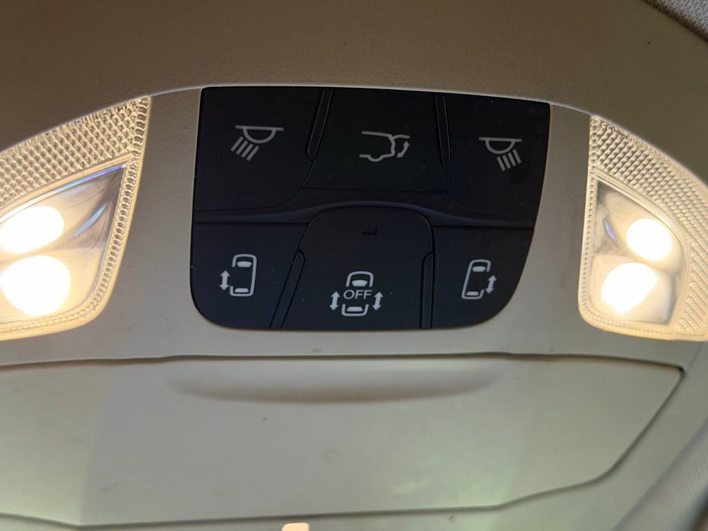 Used 2021 Chrysler Pacifica Touring w/ Cold Weather Group FWD image 34