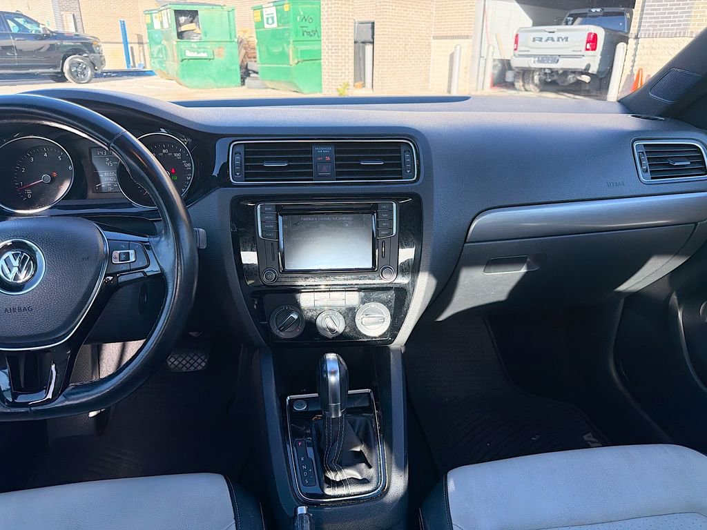 Used 2016 Volkswagen Jetta Sport FWD image 18