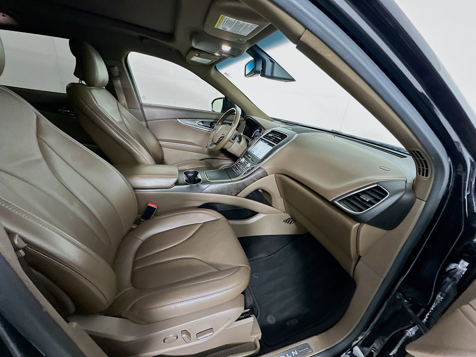 Used 2016 Lincoln MKX Reserve w/ Driver Assistance Package image 31