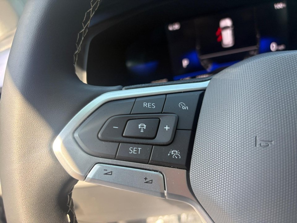 Certified 2023 Volkswagen Taos SE FWD image 19