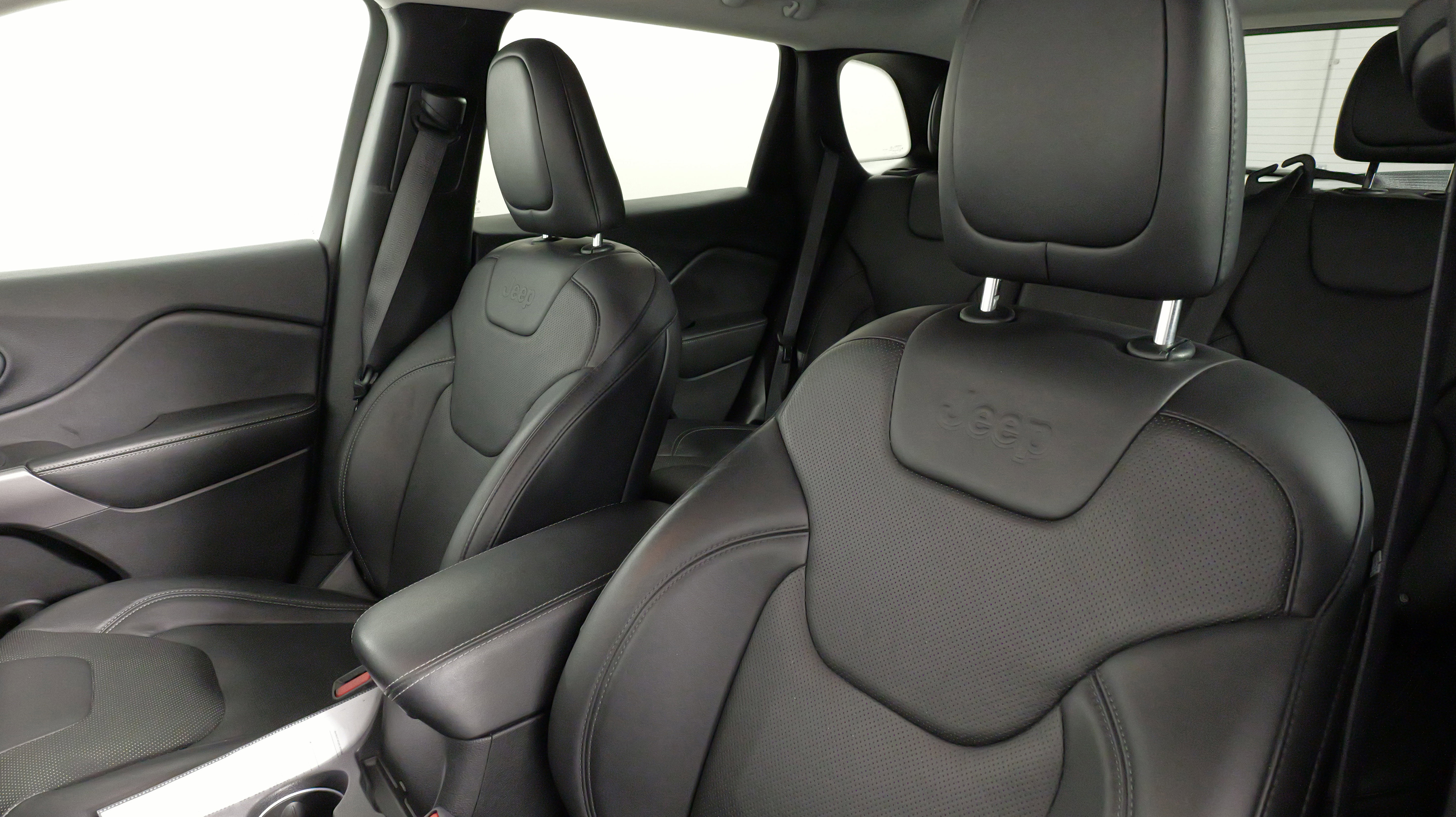 Used 2019 Jeep Cherokee Limited image 29