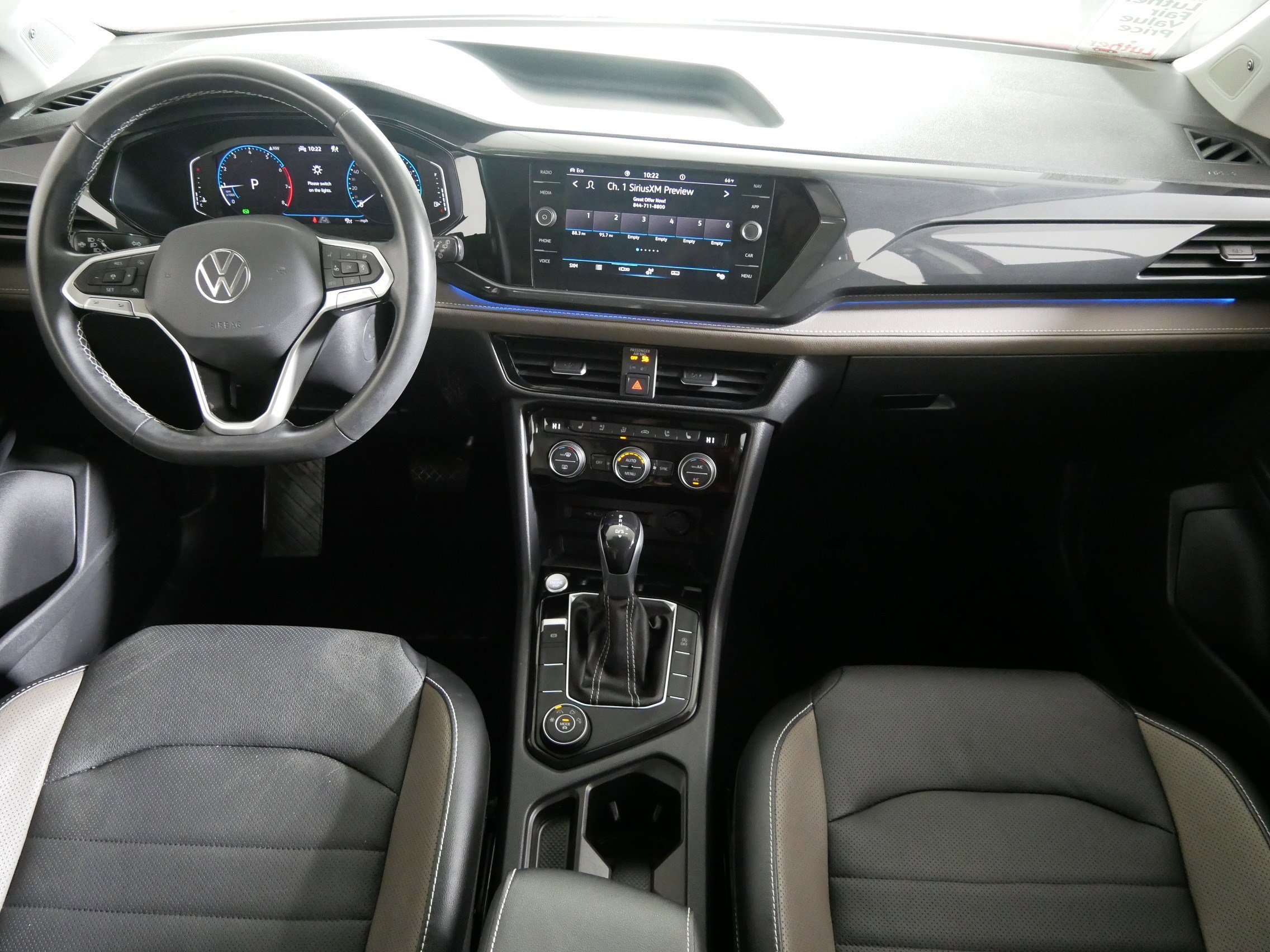 Certified 2022 Volkswagen Taos SEL w/ Panoramic Sunroof Package image 10