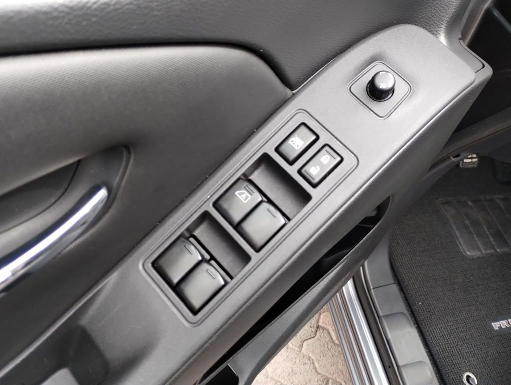 Used 2023 Nissan Frontier SV w/ Midnight Edition Package image 11