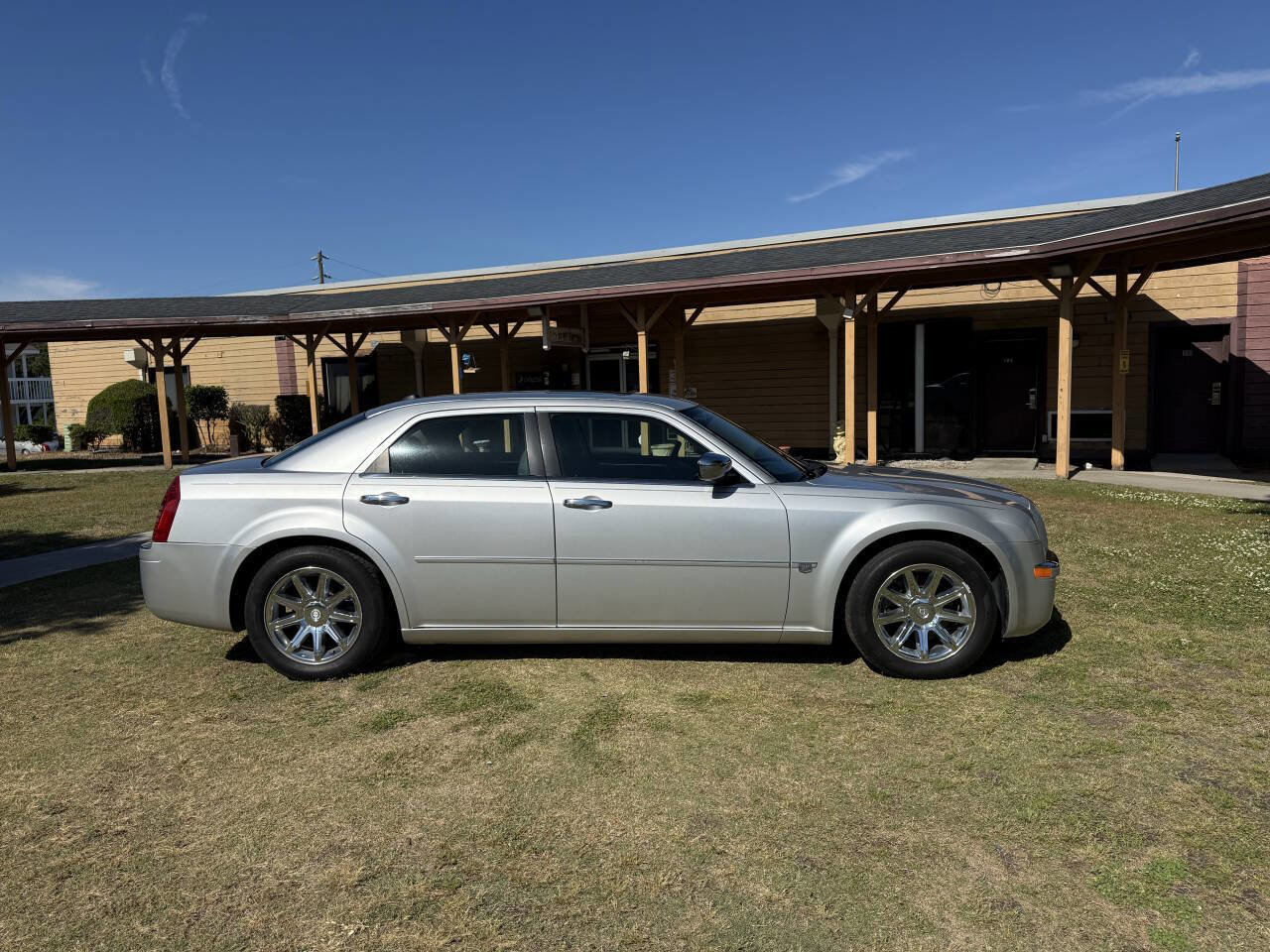 Used 2005 Chrysler 300 C RWD image 6