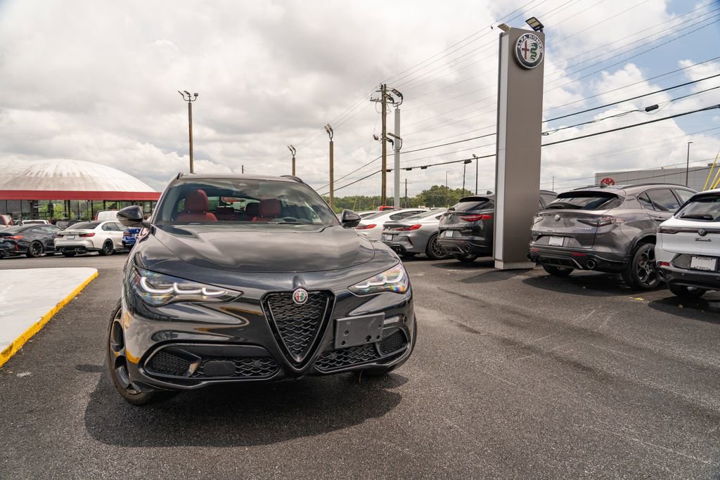 Used 2024 Alfa Romeo Stelvio Veloce AWD/4WD image 12
