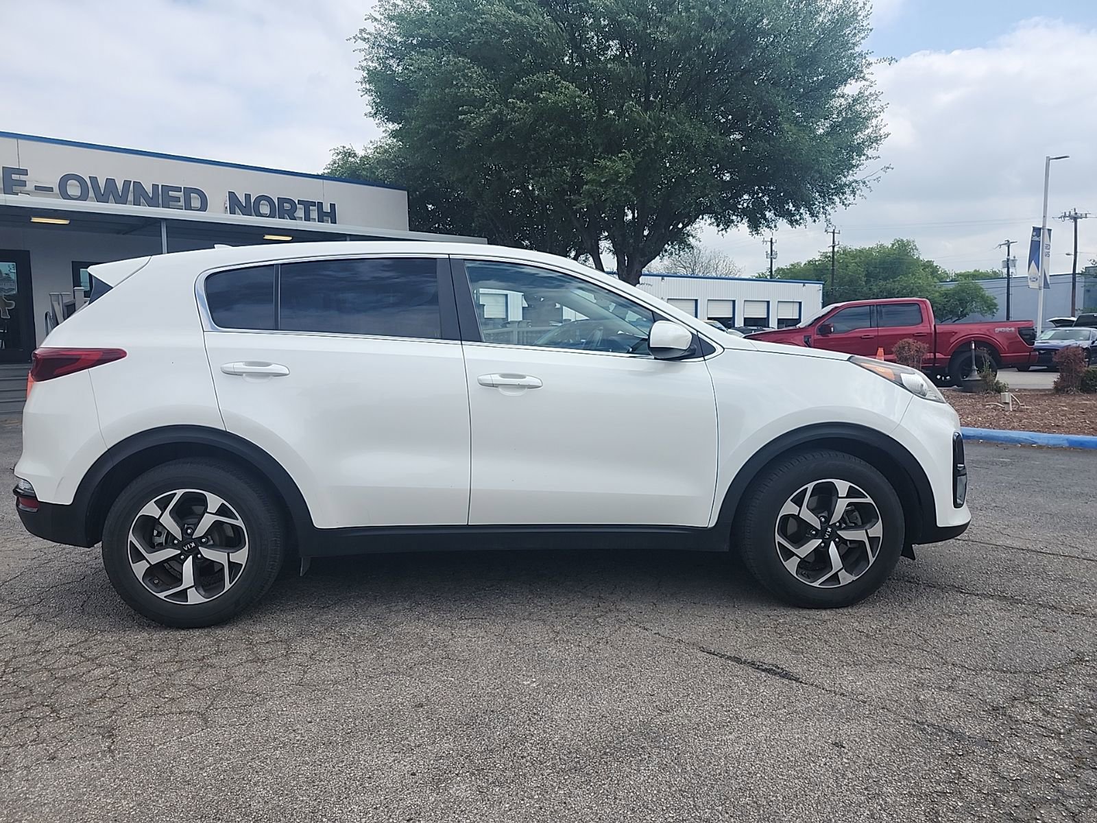 Used 2021 Kia Sportage LX FWD image 2