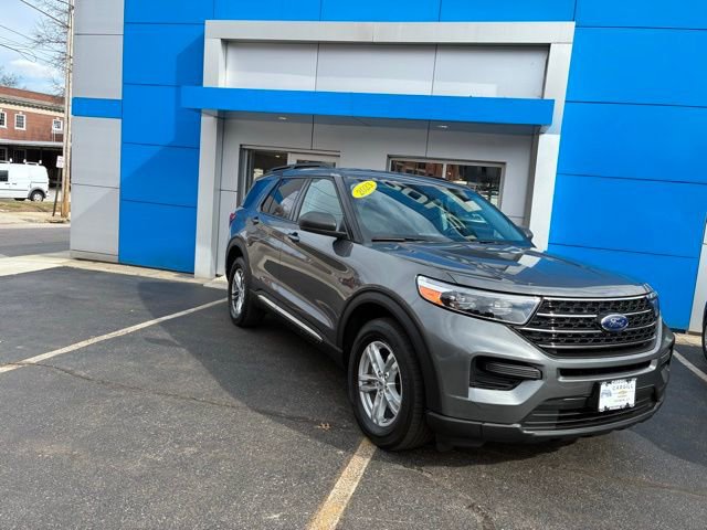 Used 2023 Ford Explorer XLT AWD/4WD image 3