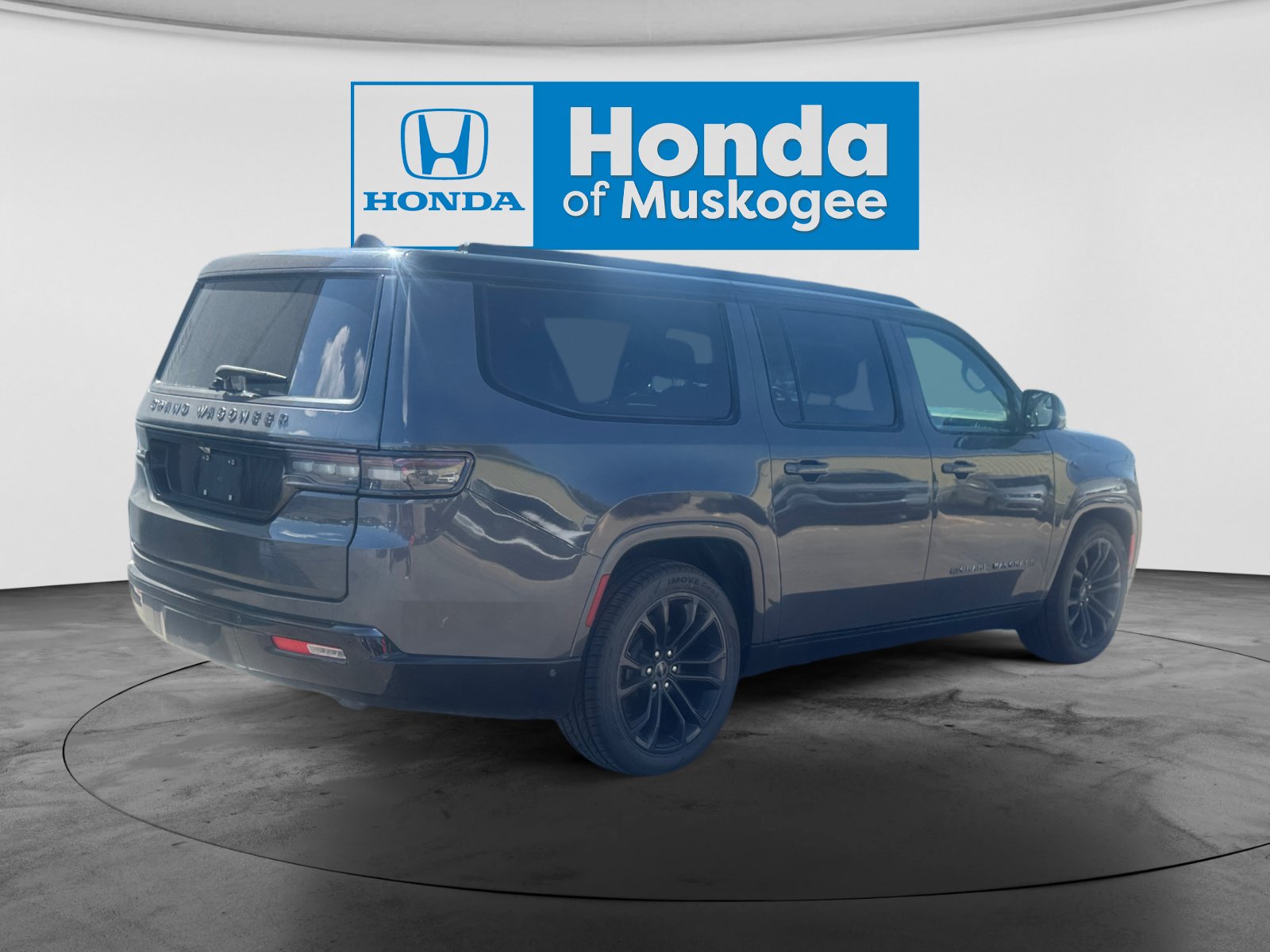 Used 2024 Jeep Grand Wagoneer L Series II w/ Quick Order Packagew 28T AWD/4WD image 5