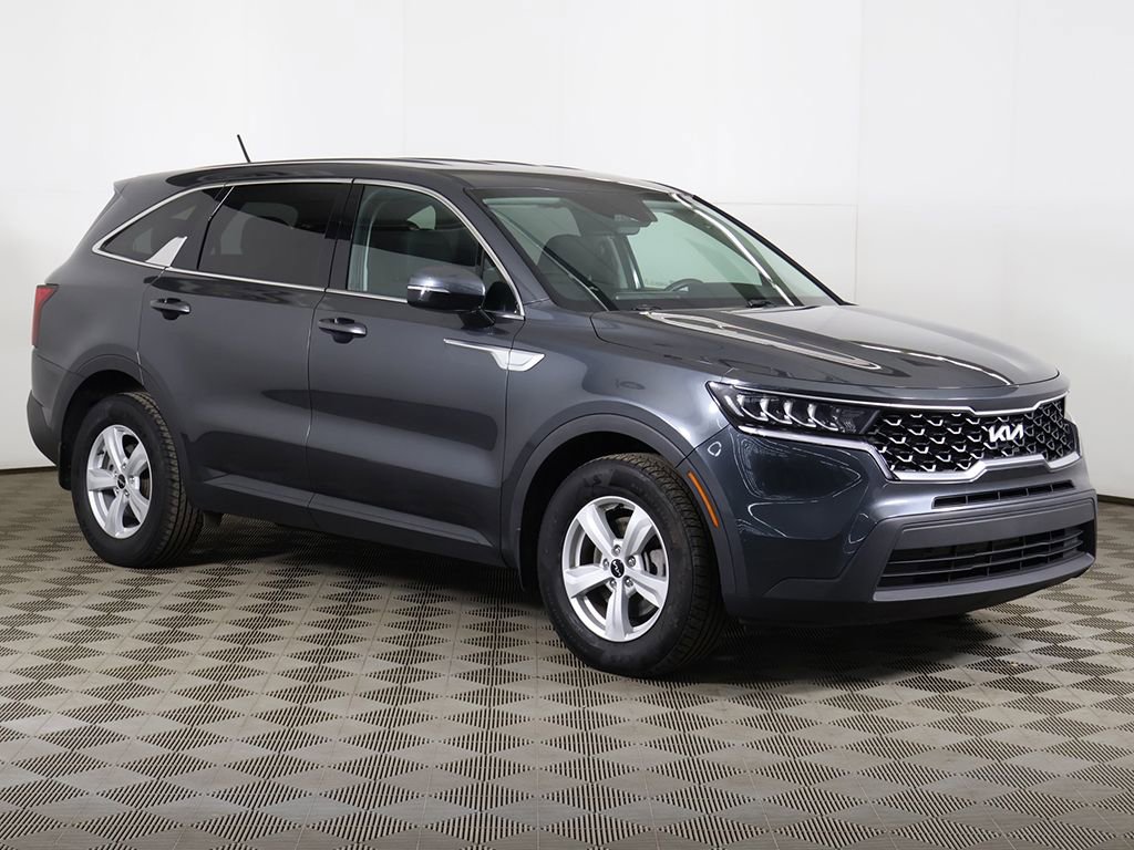 Used 2022 Kia Sorento LX image 2