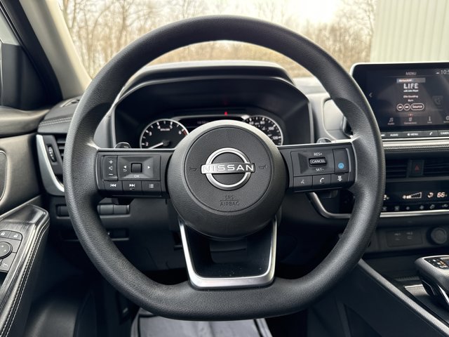 Used 2024 Nissan Rogue SV image 16