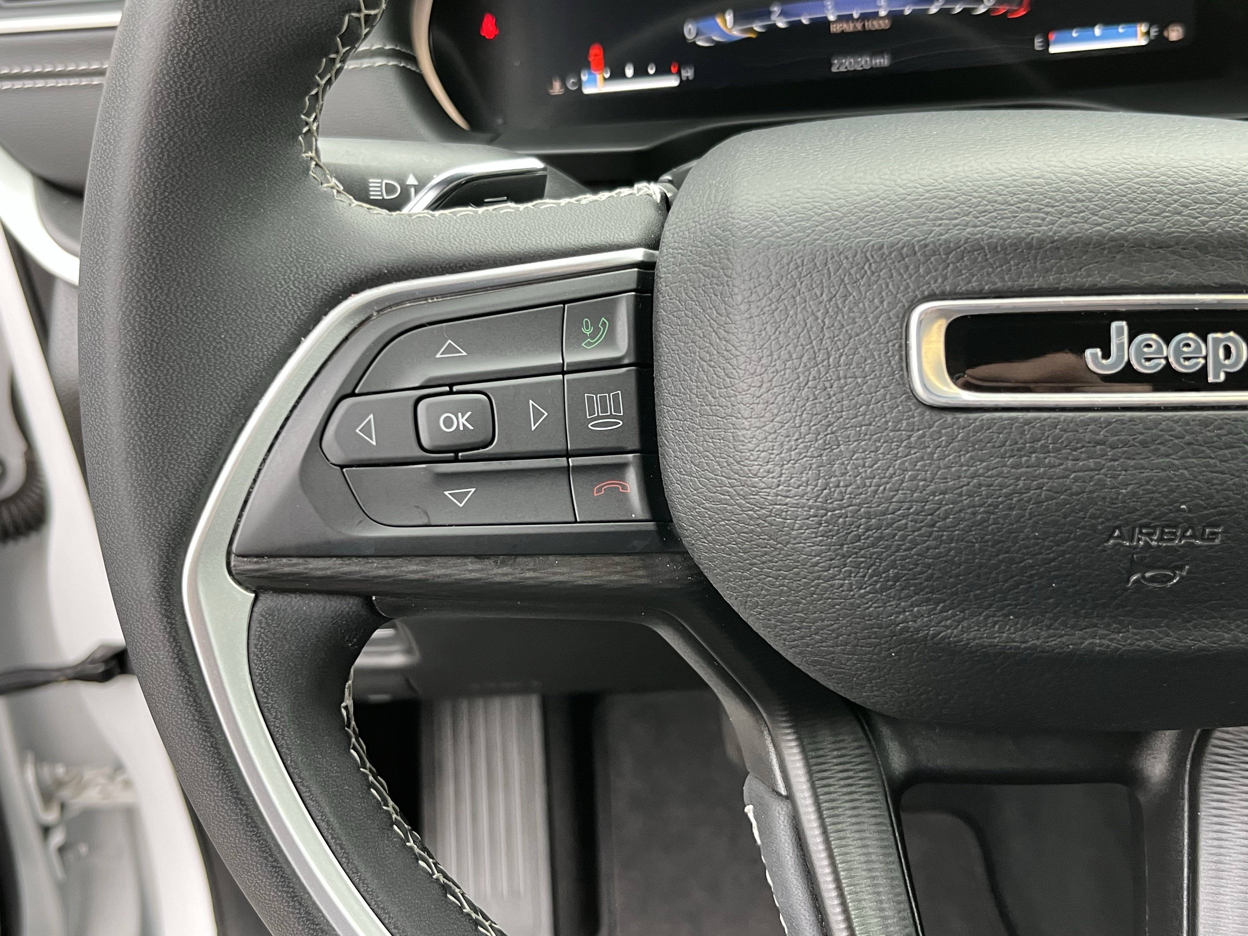 Used 2023 Jeep Grand Cherokee Altitude AWD/4WD image 20