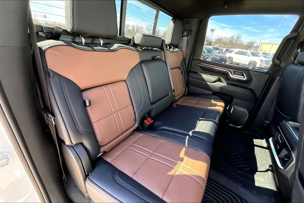 Used 2024 Chevrolet Silverado 2500 High Country w/ High Country Premium Package image 36