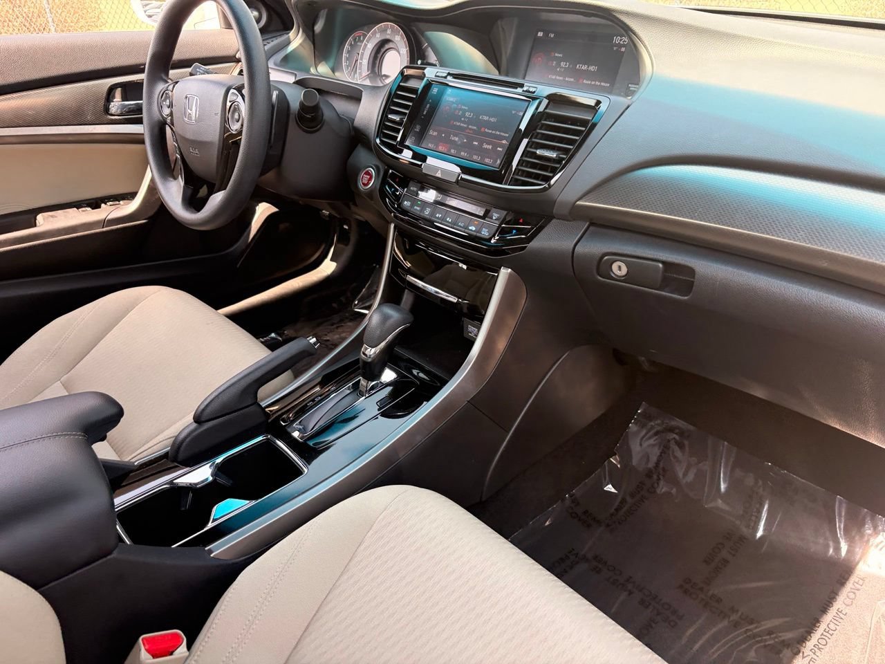 Used 2017 Honda Accord EX image 13
