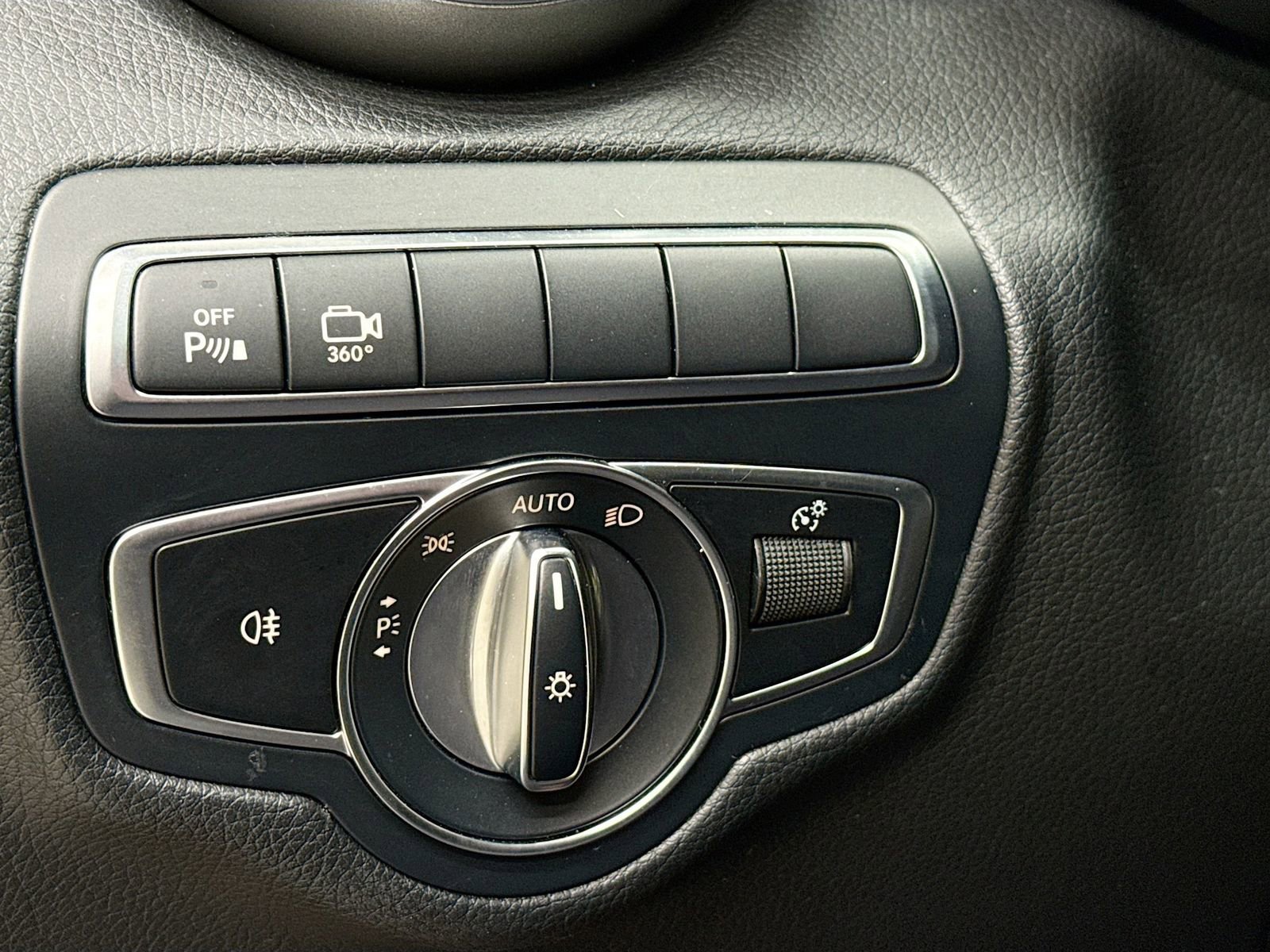 Used 2018 Mercedes-Benz GLC 300 4MATIC image 11