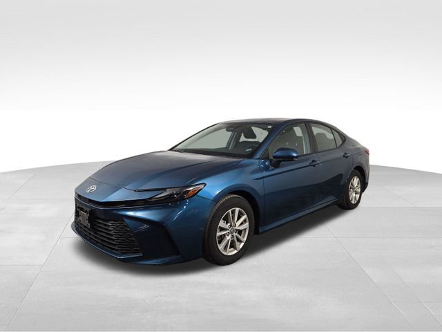 Used 2025 Toyota Camry LE image 2