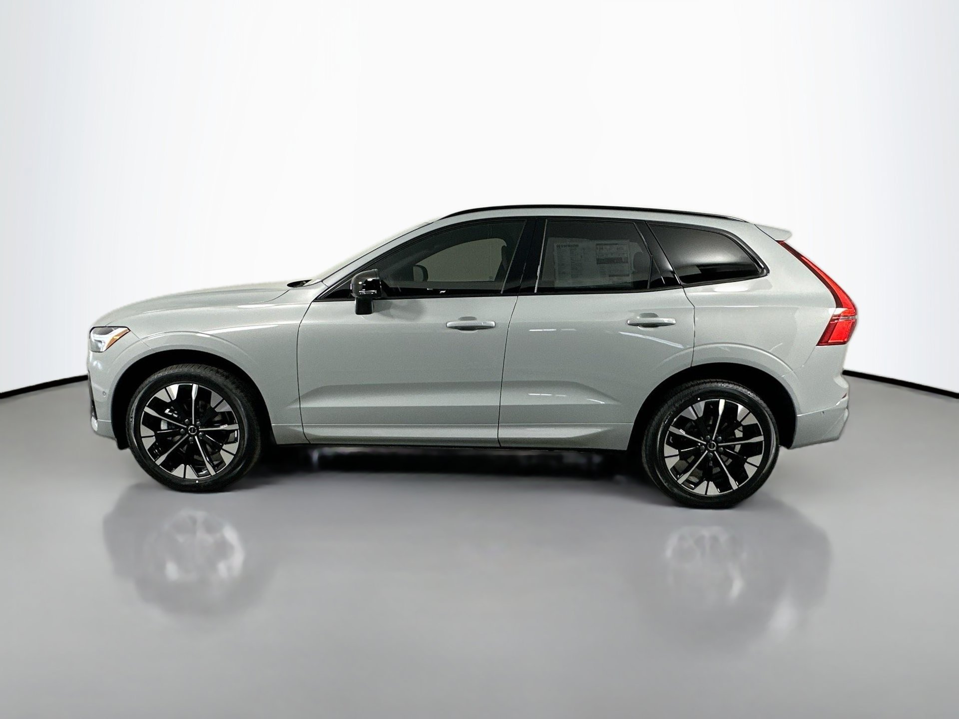 New 2026 Volvo XC60 B5 Plus w/ Protection Package Premier AWD/4WD image 9