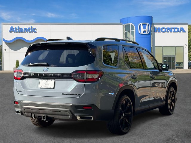 Certified 2025 Honda Pilot Black Edition image 5