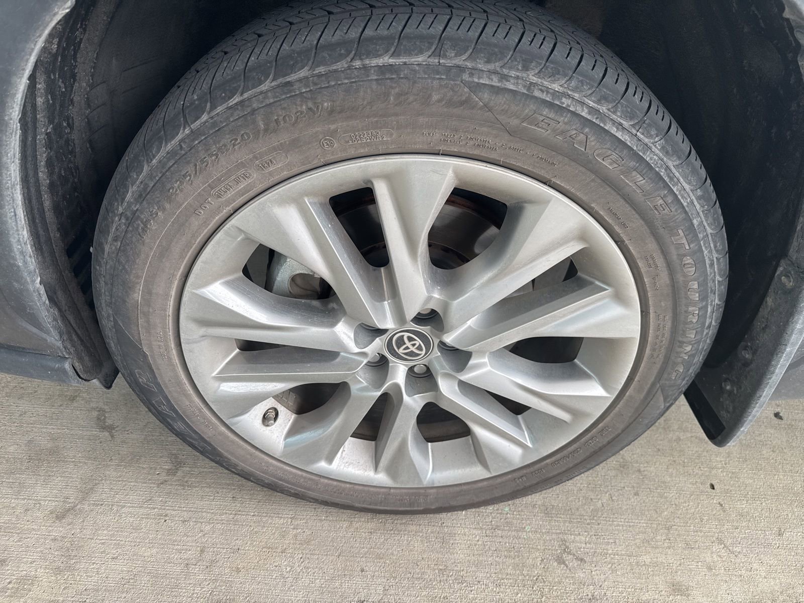 Used 2024 Toyota Highlander Limited image 2