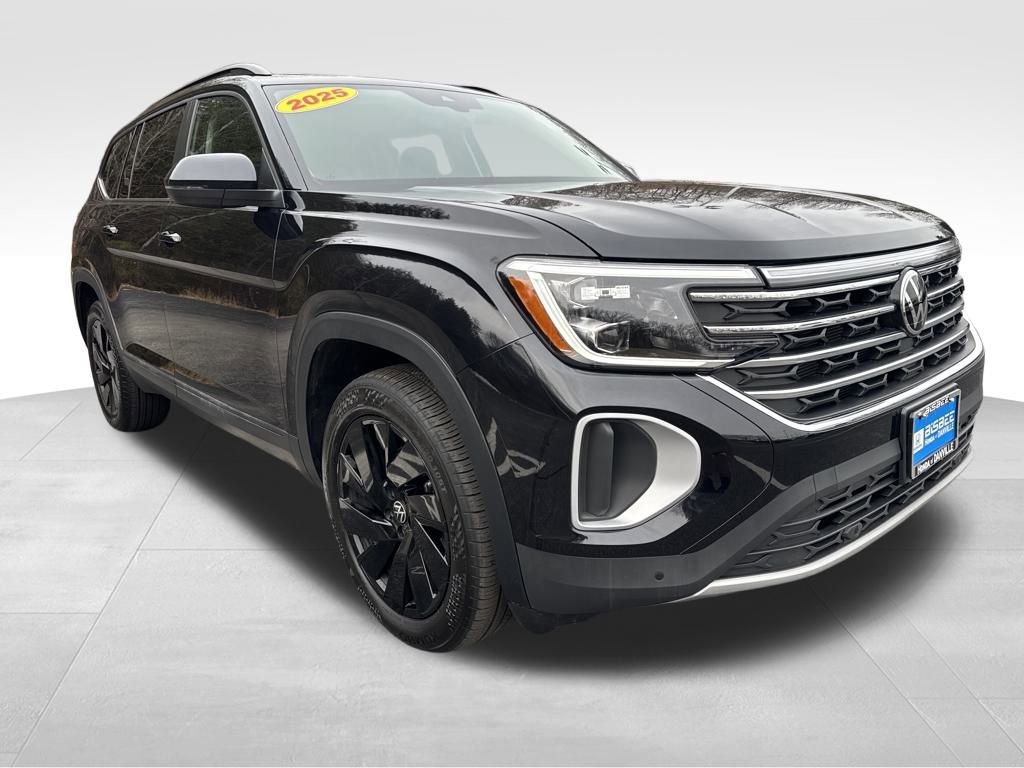 Used 2025 Volkswagen Atlas SE image 11