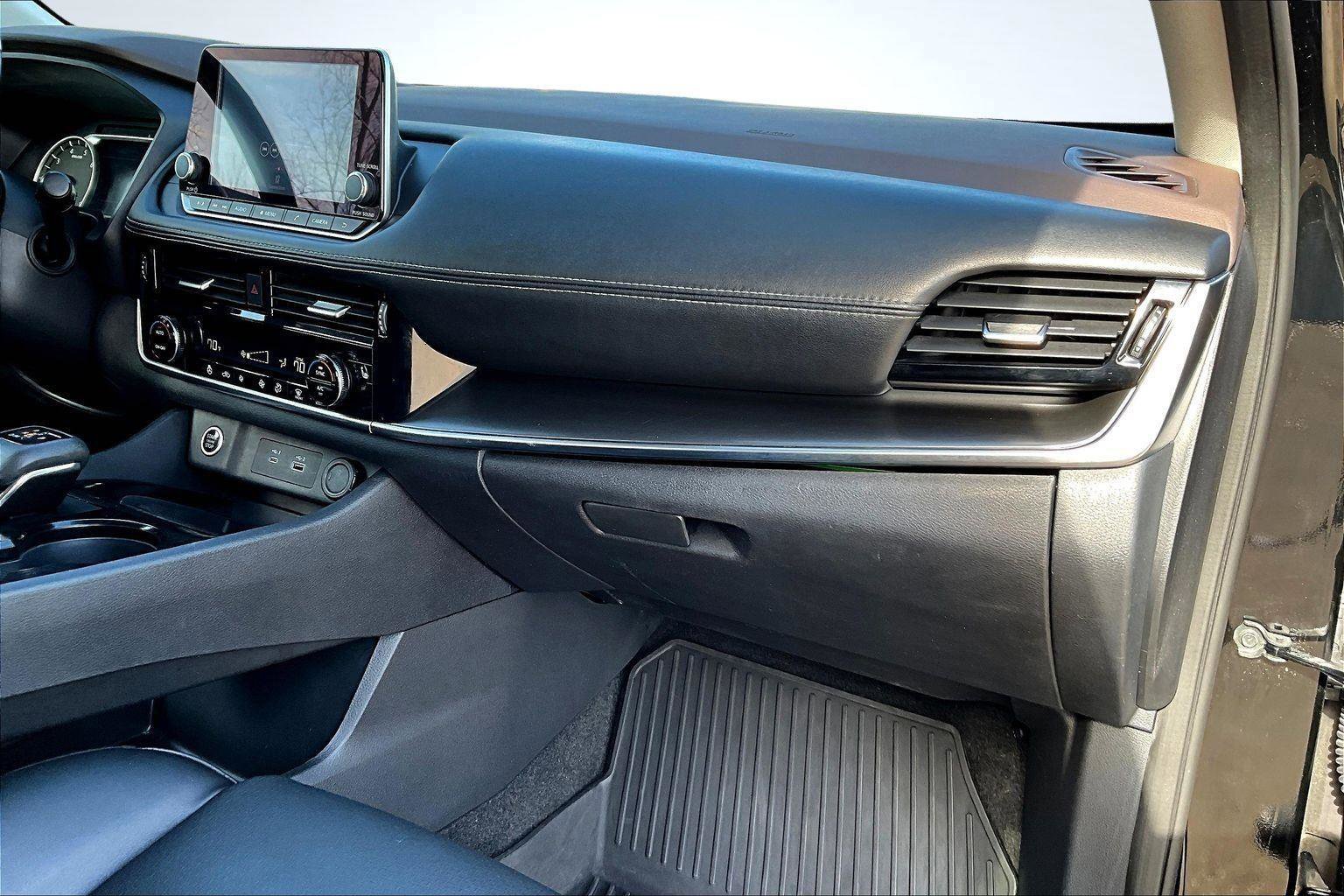 Used 2023 Nissan Rogue SV w/ SV Premium Package image 17