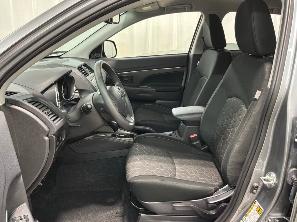 Used 2025 Mitsubishi Outlander Sport ES AWD/4WD image 19