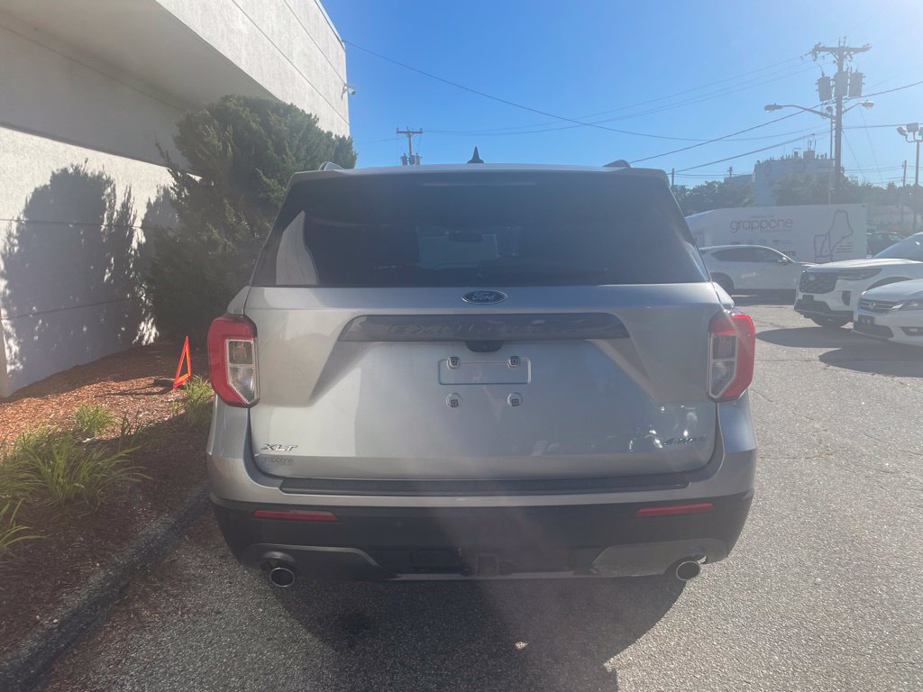 Certified 2022 Ford Explorer XLT w/ Equipment Group 202A AWD/4WD image 9