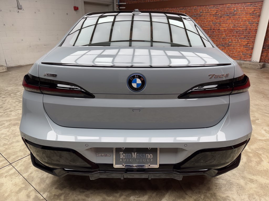 New 2026 BMW 750e xDrive AWD/4WD image 4