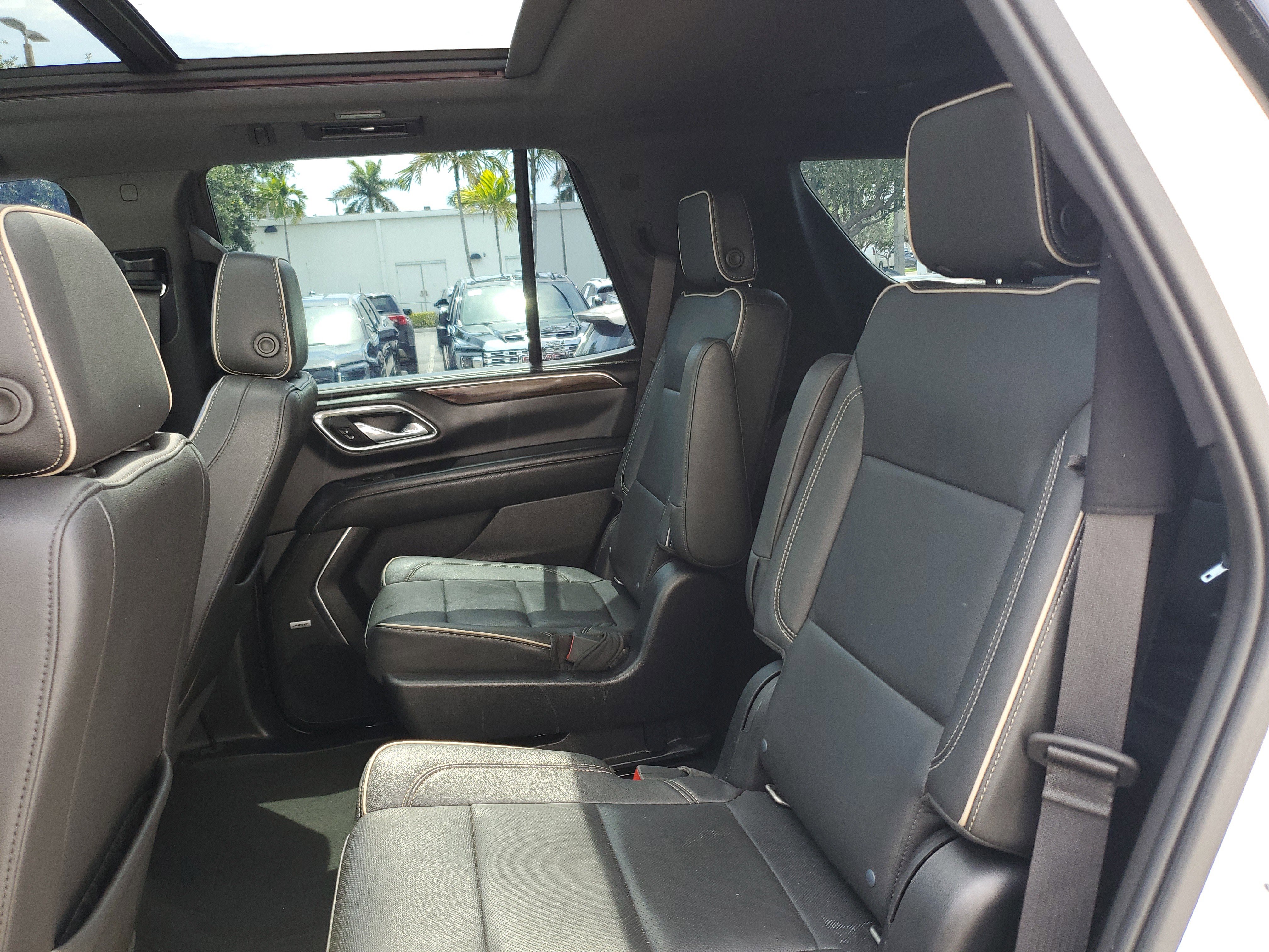 Used 2021 Chevrolet Tahoe Premier w/ Premium Package RWD image 14