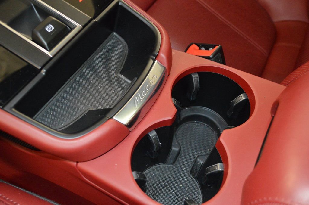 Certified 2025 Porsche Macan image 32