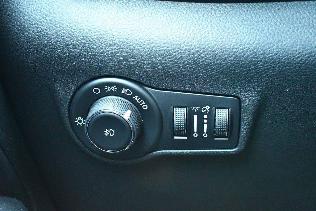 Certified 2026 Jeep Compass Latitude AWD/4WD image 17