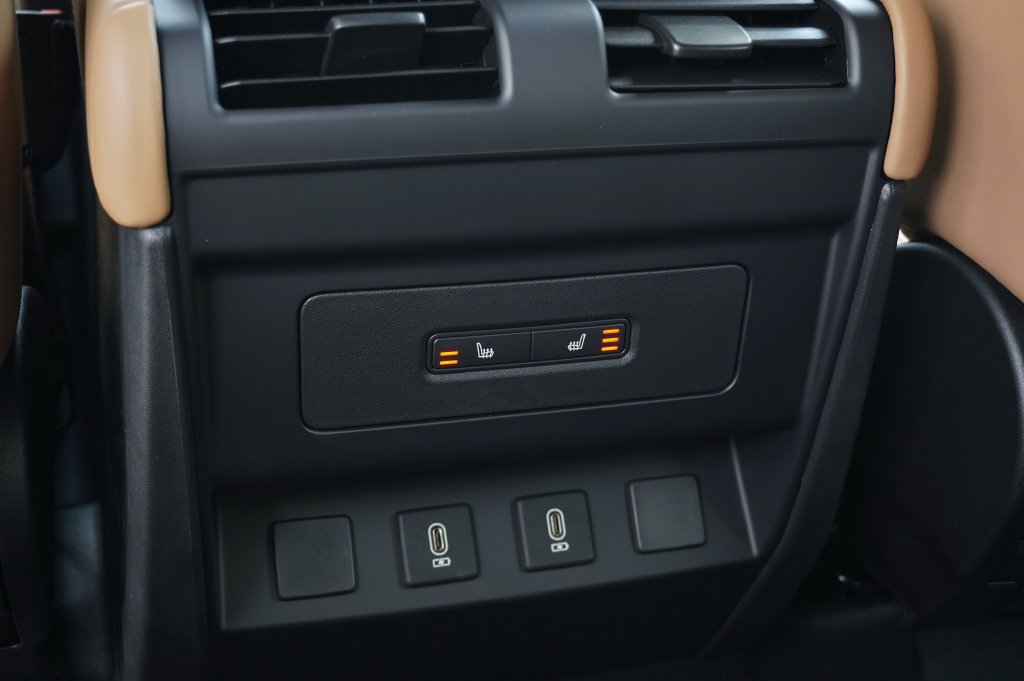New 2026 Land Rover Defender 110 X-Dynamic SE AWD/4WD image 29