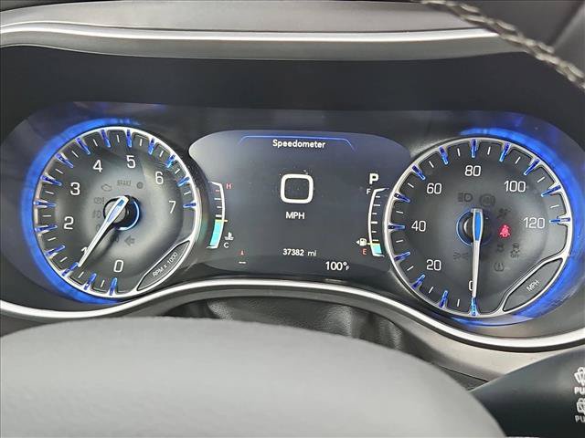 Used 2025 Chrysler Pacifica Select FWD image 9