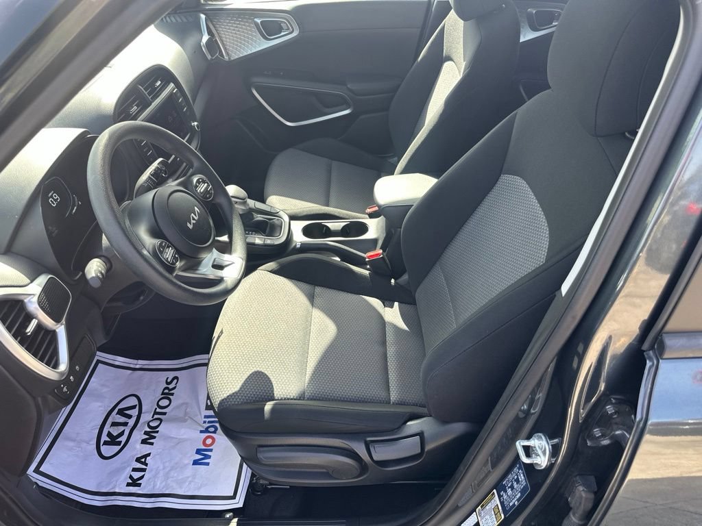 Used 2025 Kia Soul LX w/ LX Technology Package FWD image 24