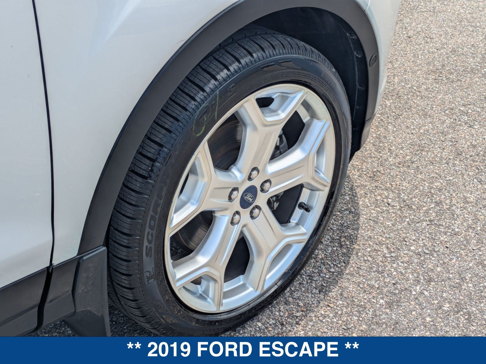 Used 2019 Ford Escape Titanium AWD/4WD image 13