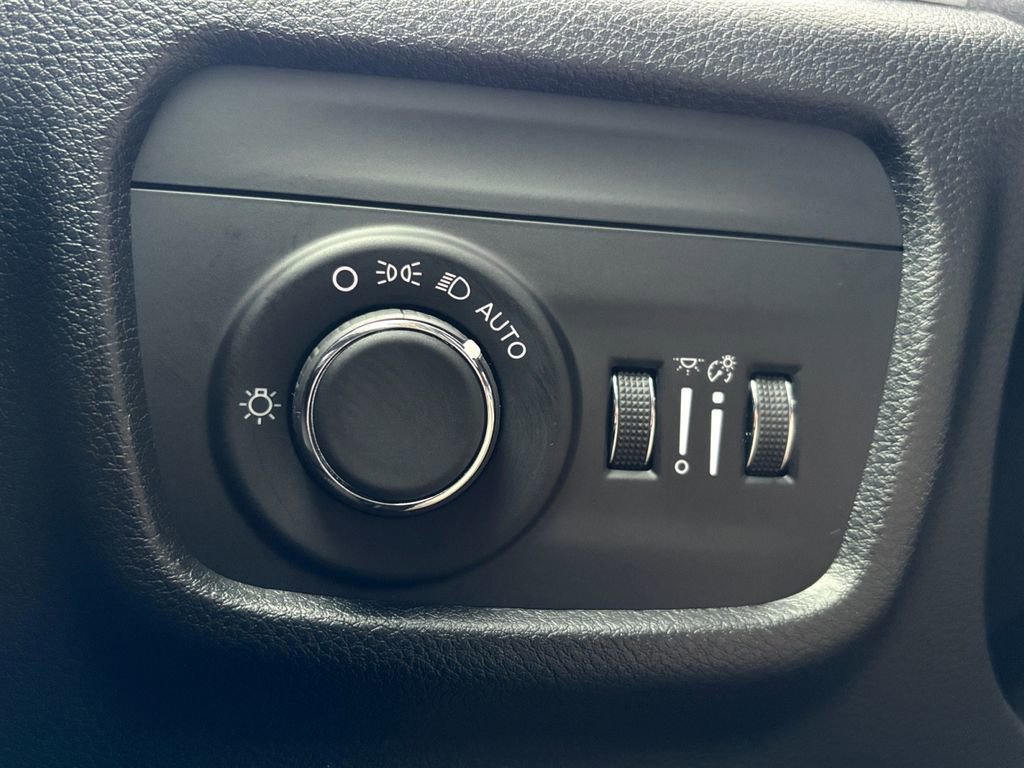 New 2026 Jeep Grand Cherokee Altitude RWD image 3