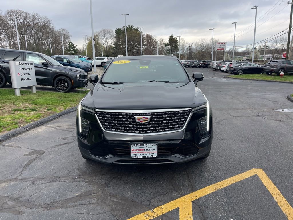 Used 2025 Cadillac XT4 Premium Luxury image 7