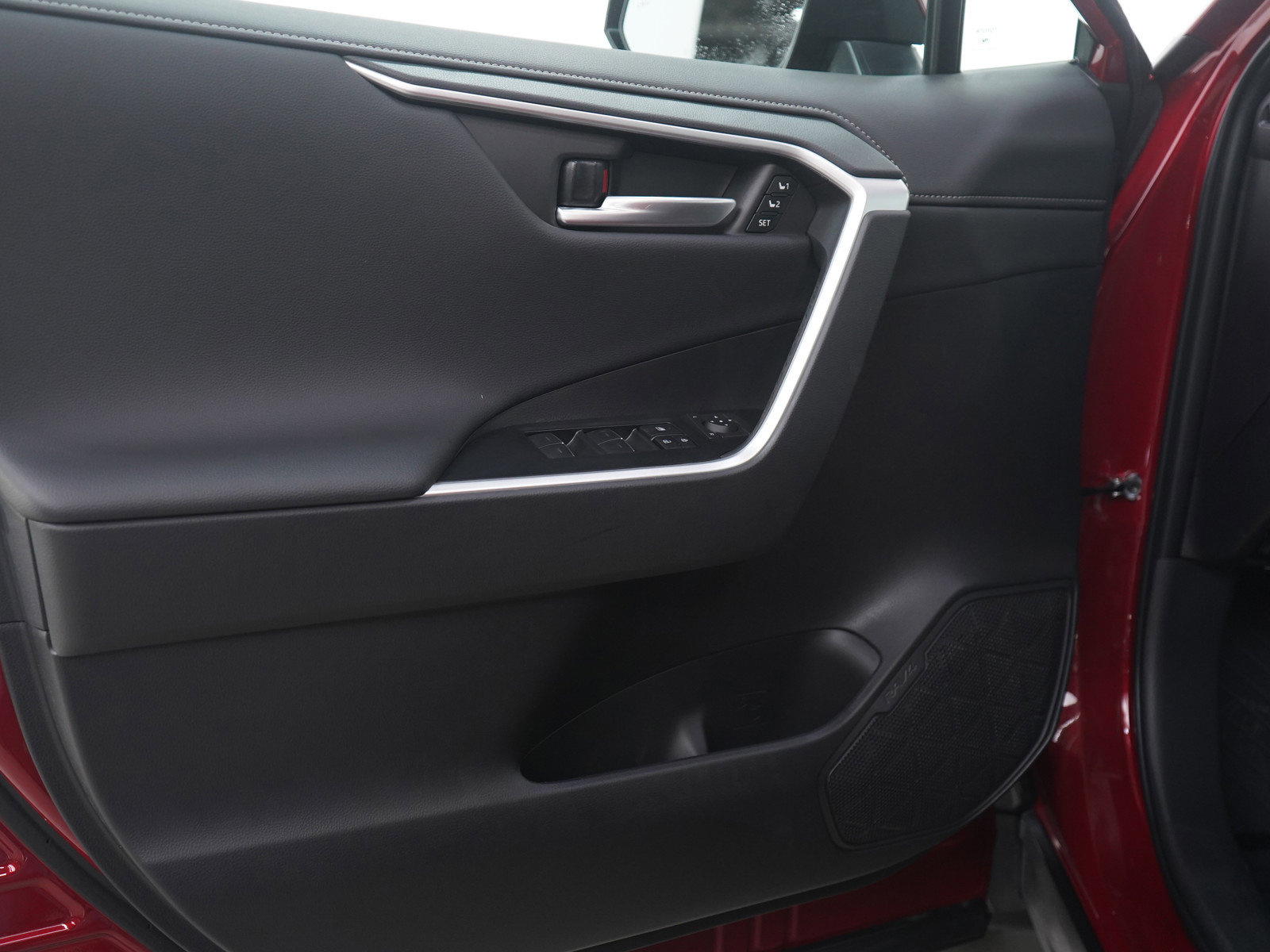 Used 2025 Toyota RAV4 Limited w/ Weather Package image 19