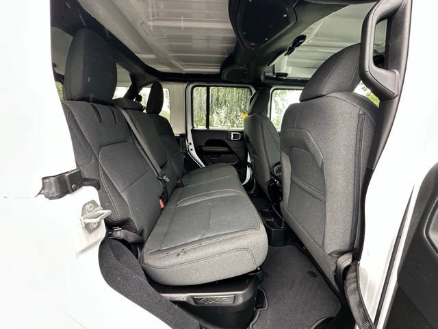 Used 2024 Jeep Wrangler Unlimited Sahara w/ Technology Group image 34