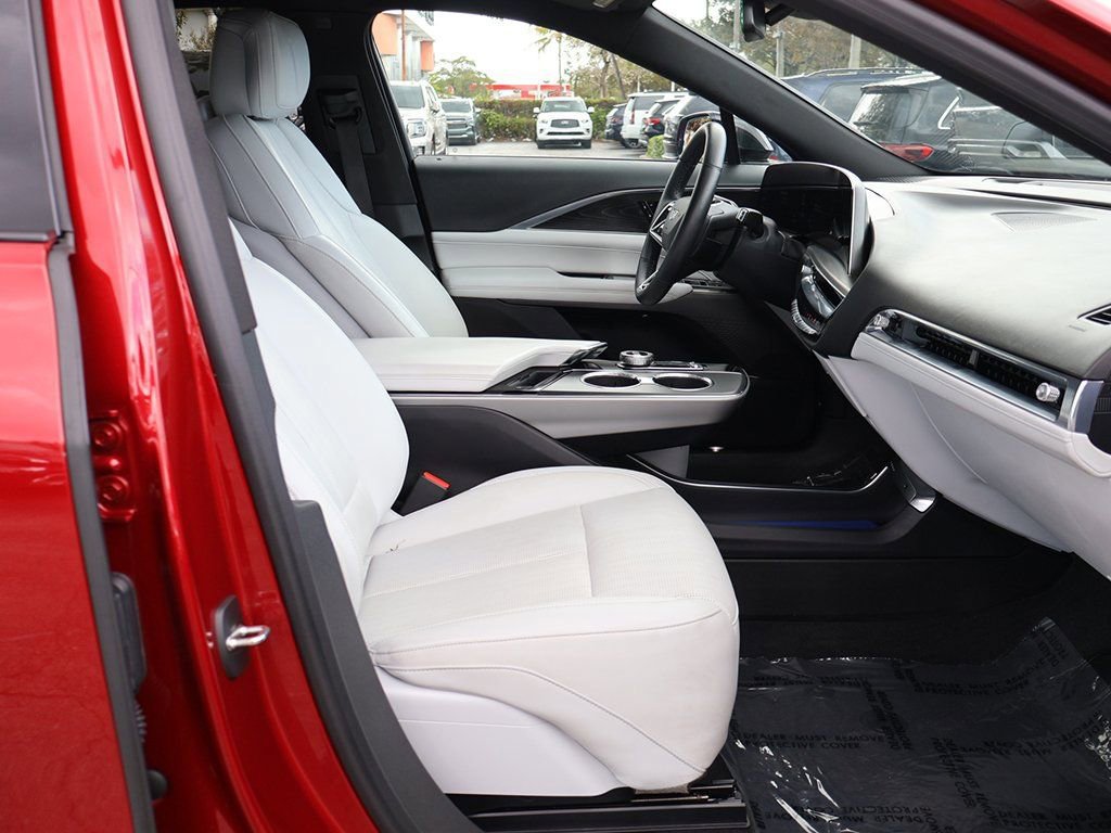 Used 2024 Cadillac Lyriq Sport image 30