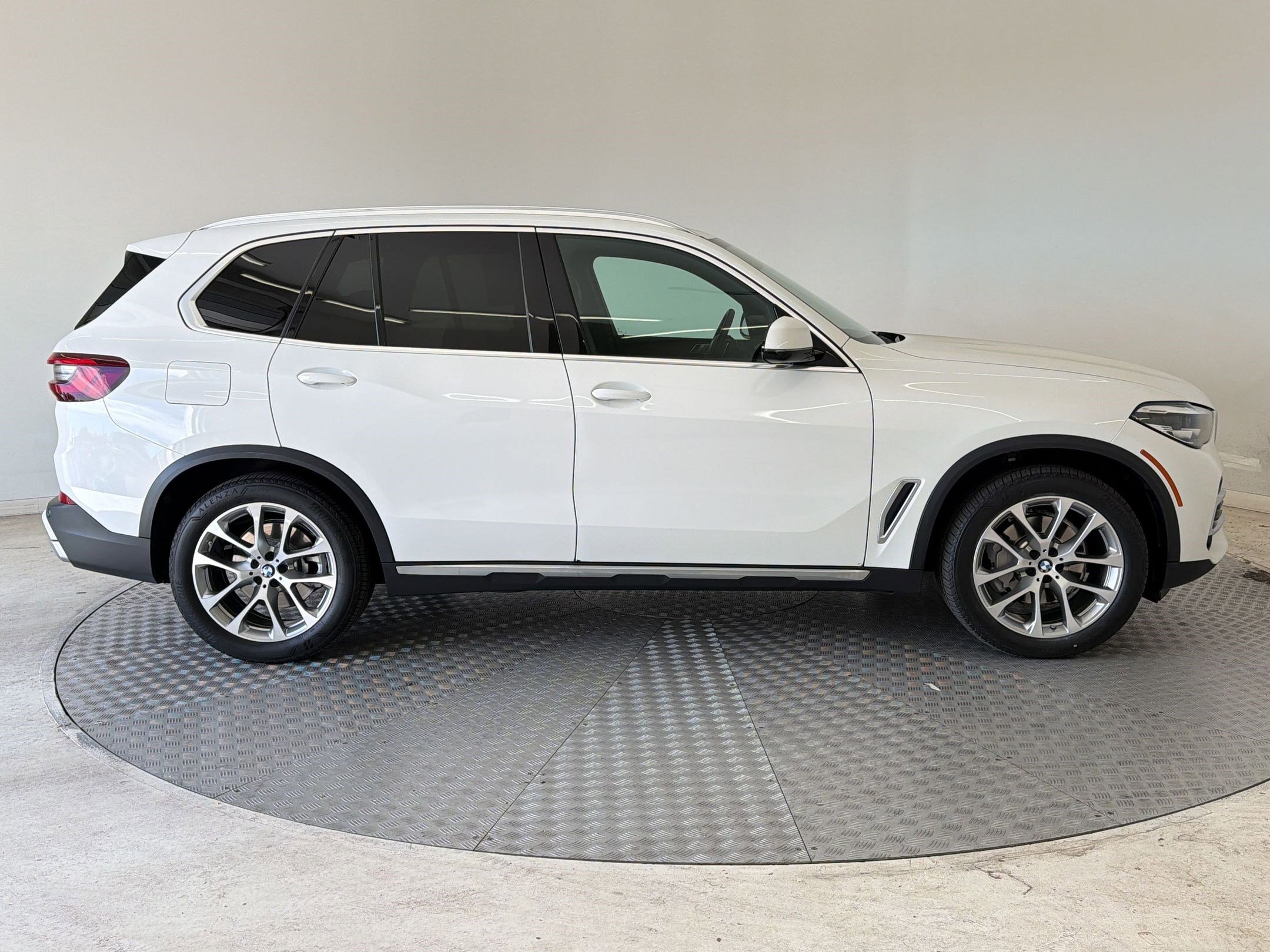 Certified 2023 BMW X5 xDrive40i w/ Premium Package AWD/4WD image 8