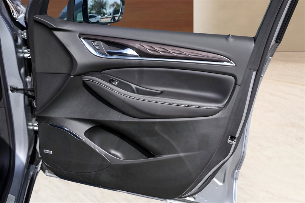 Used 2024 Buick Enclave Avenir w/ Avenir Technology Package image 30