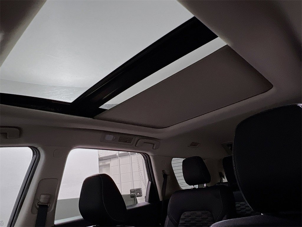 Used 2022 Nissan Pathfinder SV w/ SV Premium Package image 14