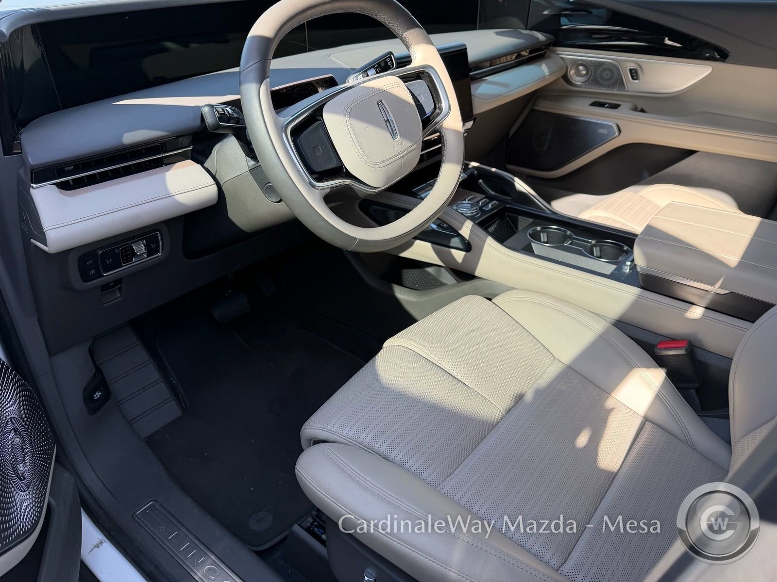 Used 2024 Lincoln Nautilus Reserve w/ Equipment Group 203A AWD/4WD image 7