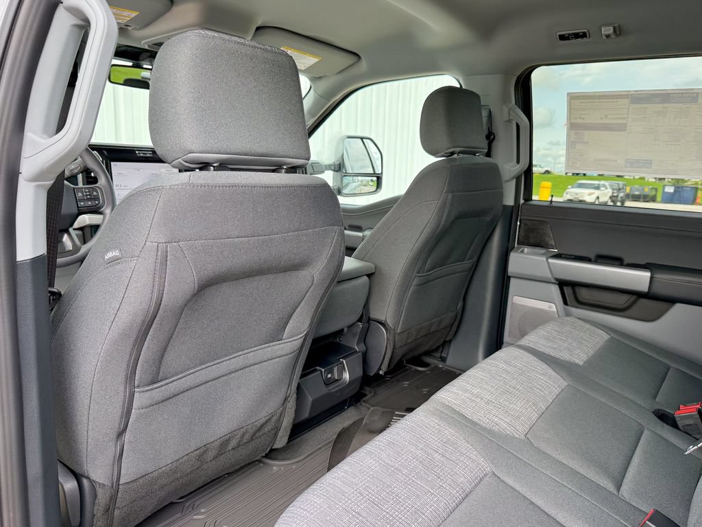 New 2026 Ford F250 XLT w/ XLT Premium Package AWD/4WD image 13