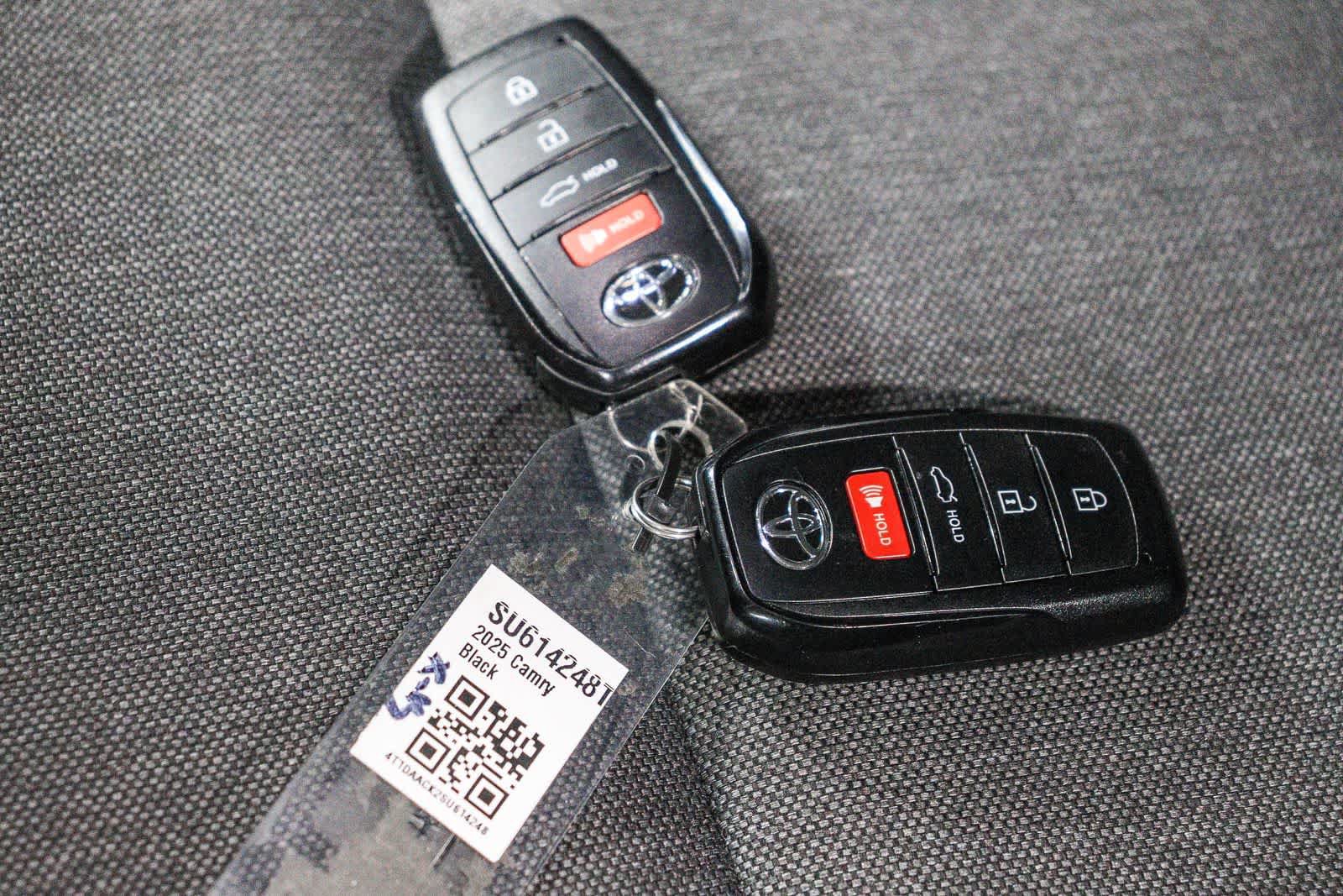 Used 2025 Toyota Camry LE FWD image 27